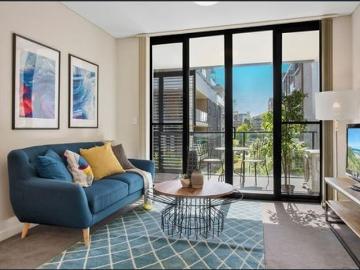 One bed plus study apartment close to everything