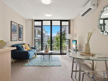 One bed plus study apartment close to everything