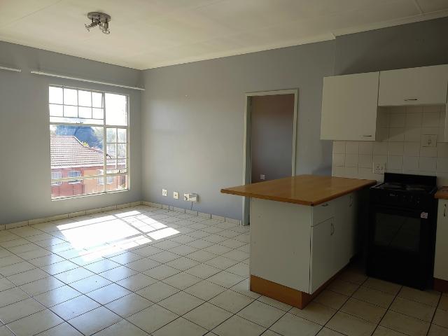 ONE BED TOP FLOOR APARTMENT NO BALCONY | WATER AND REFUSE INCLUDED | AVAILABLE 1 NOVEMBER