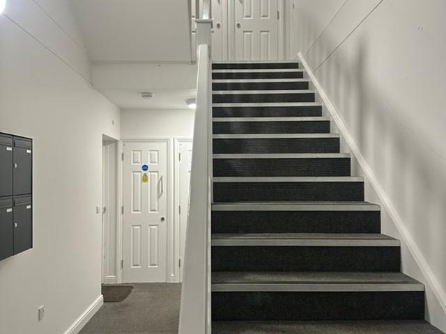 One bed with separate living flat To Rent