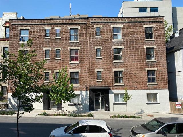 One Bedroom 3.5 3429 3431 Rue St Andre, Montréal