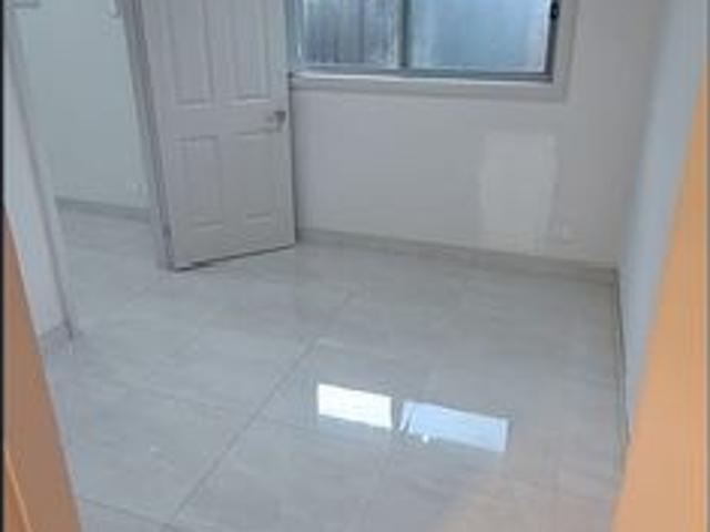 One bedroom town house $400per week incl water