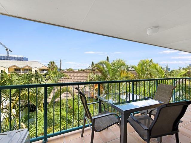 ONE BEDROOM UNIT ON THIRD FLOOR CHEVRON ISLAND