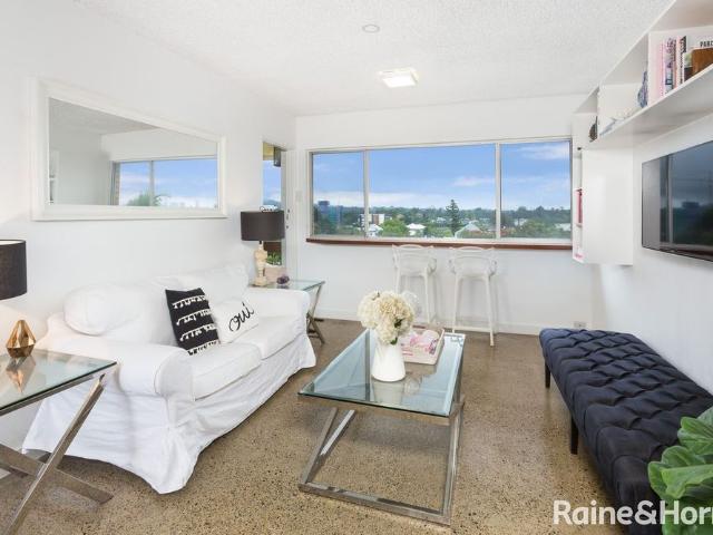 One Bedroom Unit Available in Taringa!