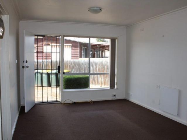 ONE BEDROOM UNIT CLOSE TO TOWN CENTRE