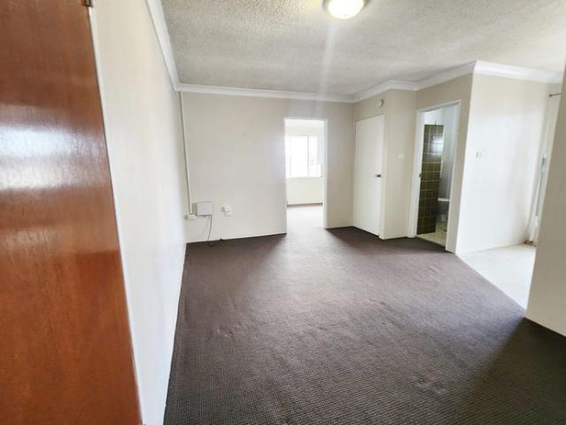 ONE BEDROOM UNIT IDEALLY LOCATED UNIT IN SOUTH DUBBO