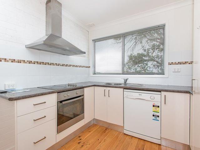 ONE BEDROOM UNIT IN A QUIET STREET!