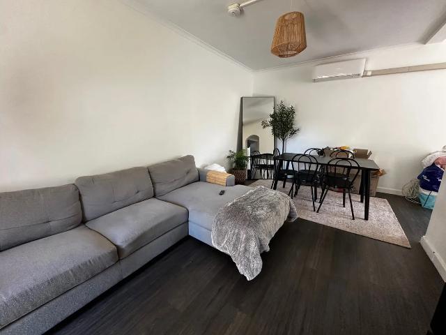 ONE BEDROOM UNIT IN CITY FRINGE OF PARKSIDE