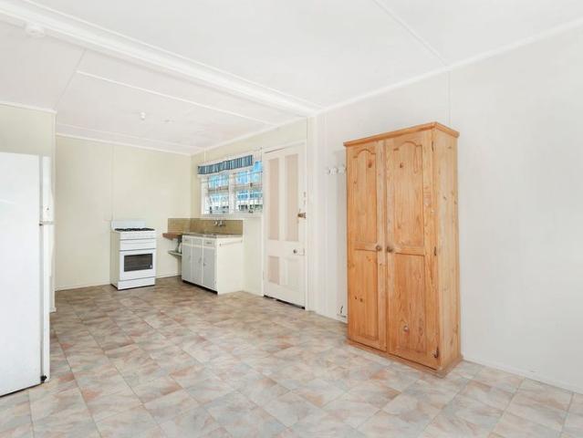 One Bedroom Unit in Convenient Windsor Location