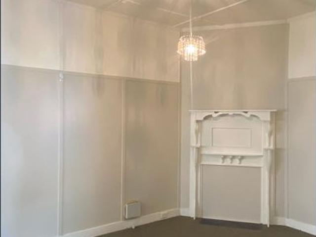 One Bedroom Unit in Prime Mayfield Location airconditioned