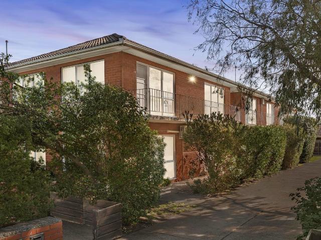 One Bedroom Unit in Prime Caulfield South Location