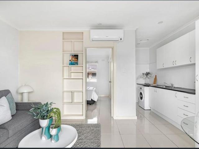 One Bedroom Unit in Prime Caulfield South Location