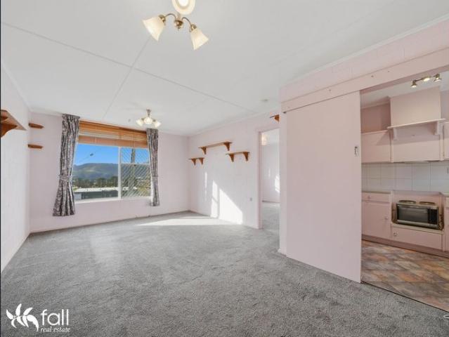 One Bedroom Unit in Quiet Claremont Complex