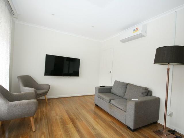ONE BEDROOM UNIT IN SPRINGVALE