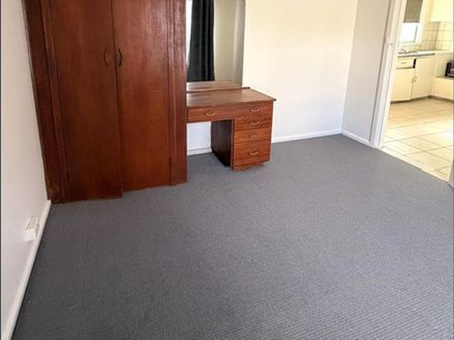 ONE BEDROOM UNIT IN TOWN