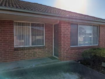 One Bedroom Unit in Well Maintained Complex