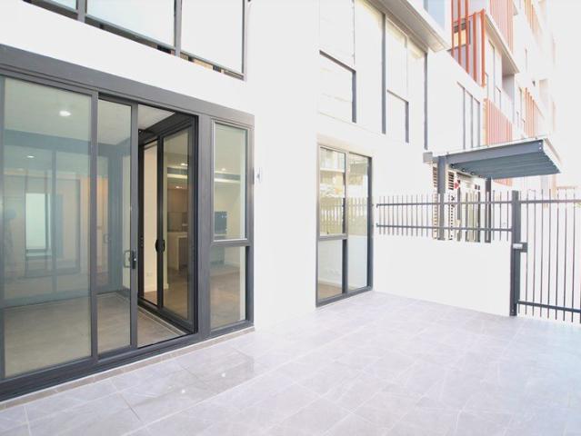 One bedroom unit with carspace & private large courtyard