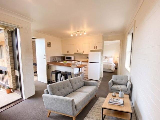 One bedroom unit with ocean views + UTILITIES INCLUDED
