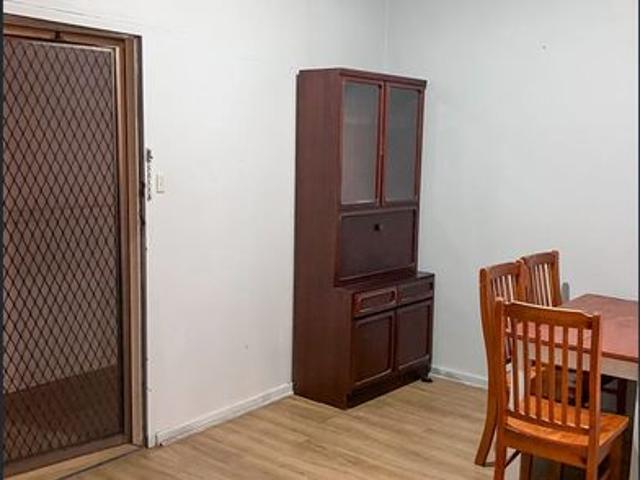 One bedroom unit with study nook in great location