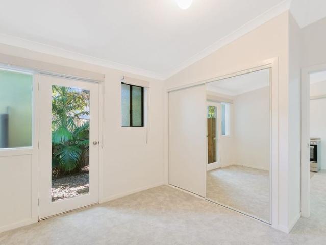 One Bedroom Unit 500m to Beach