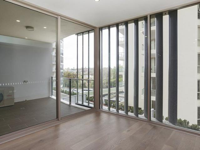 One bedroom with large balcony in Capitol