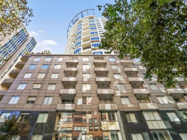 ONE BEDROOM WITH LOCK UP GARAGE, PRIME MID CITY LOCATION, ELEVATED OUTLOOK
