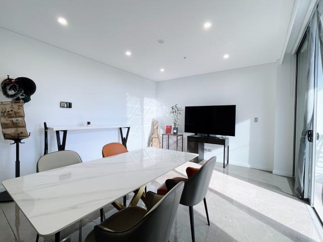 ONE BEDROOM WITH STUDY ROOM & Convenient location with Woolworths and local restauarnt
