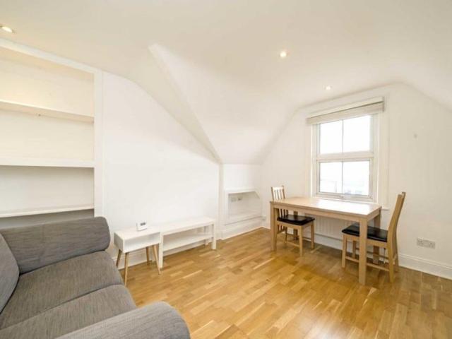 One Bedroom Apartment, 5 Min to Ealing Broadway