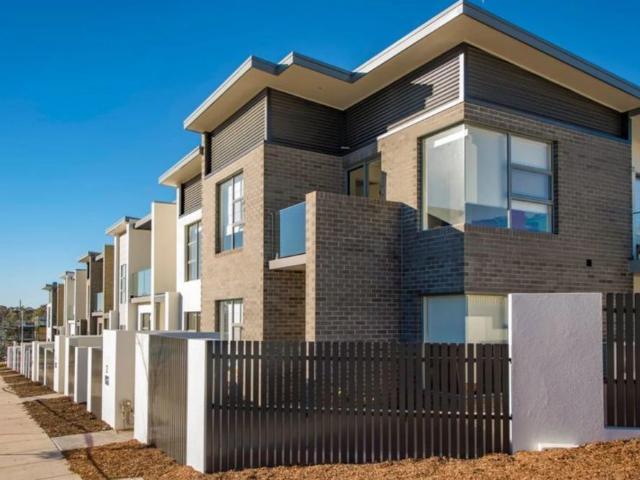 One Bedroom Apartment *Entry through Horgan Lane