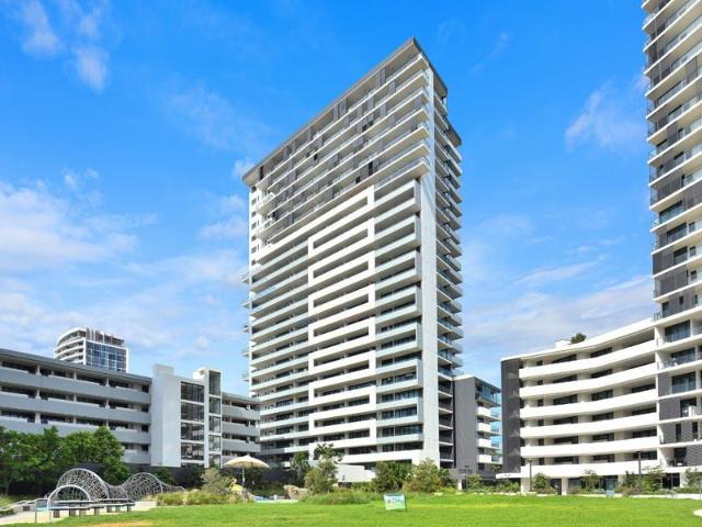 Large 1 Bedroom Apartment with Water Views