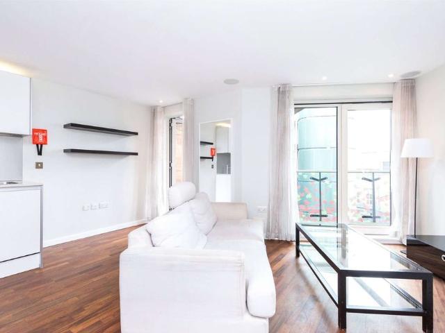 One bedroom apartment, furnished and presented to the highest contemporary standard, set in a fantastic converted portered building in an unbeatable location overlooking Islington Green