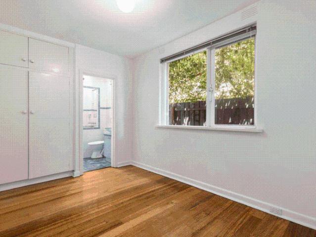 One Bedroom Apartment in Convenient Elwood Location