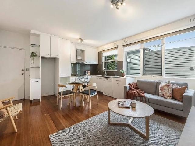 One Bedroom Apartment in Central Prahran/Windsor Location