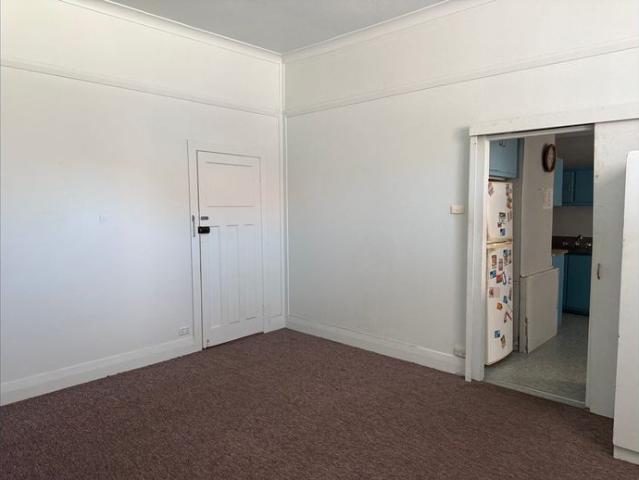 One bedroom apartment in great location