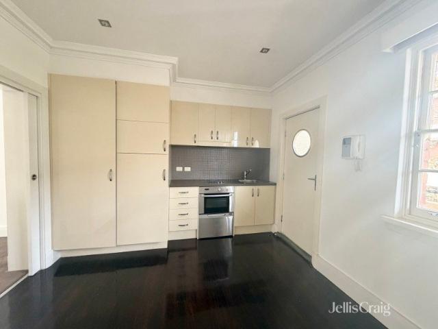 One Bedroom Apartment in East Melbourne