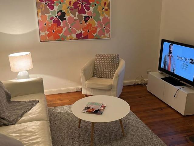 One bedroom apartment in Prahran with car spot