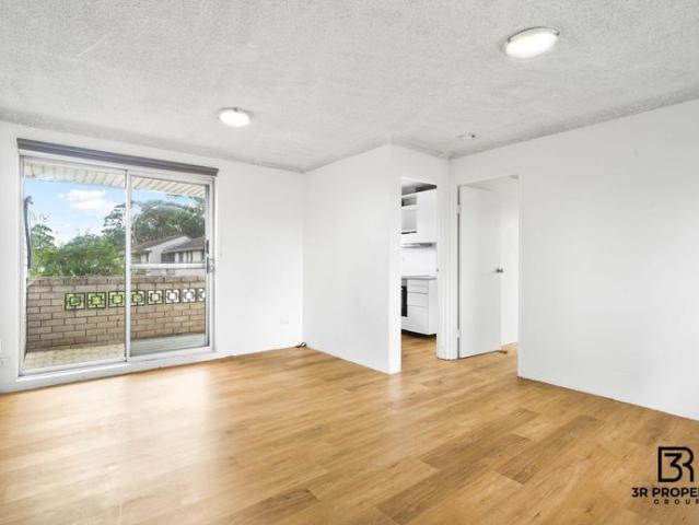 ONE BEDROOM APARTMENT IN PRIME PENRITH LOCATION!