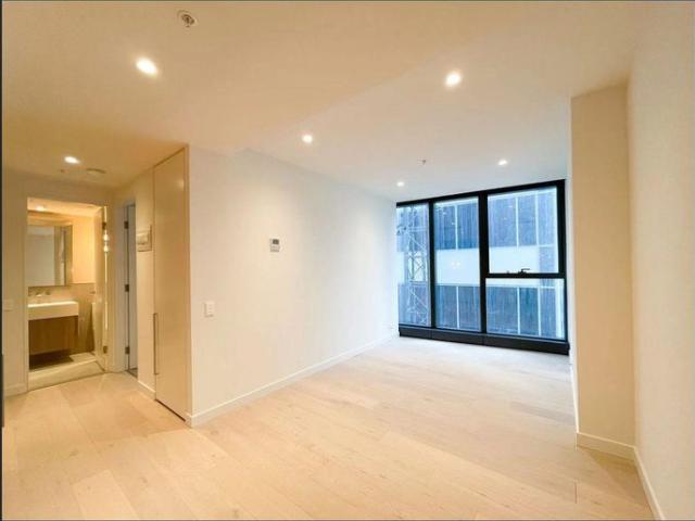 One bedroom apartment in Queens Place