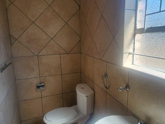 One Bedroom Apartment in Rustenburg Oos Einde