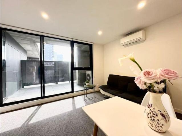 One bedroom apartment in the Heart of Box Hill