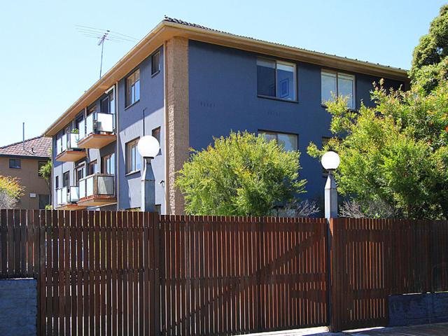 one bedroom apartment in the heart of essendon