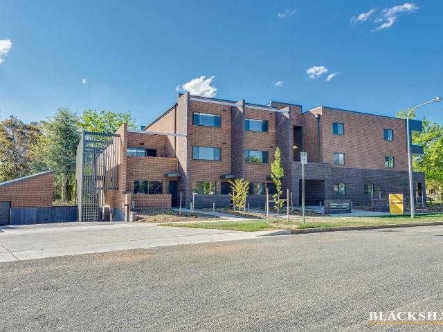 One Bedroom Apartment In The Jandura Apartment Complex with.