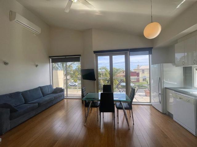 One bedroom apartment in the very best of locations / $565 per week / UTILITIES INCLUDED