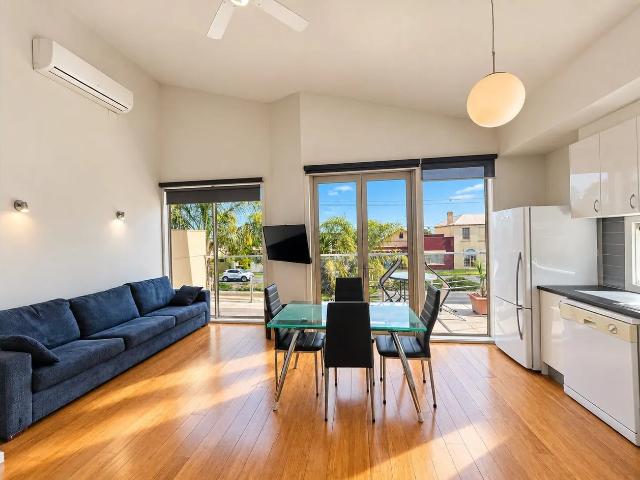 One bedroom apartment in the very best of locations / $565 per week / UTILITIES INCLUDED