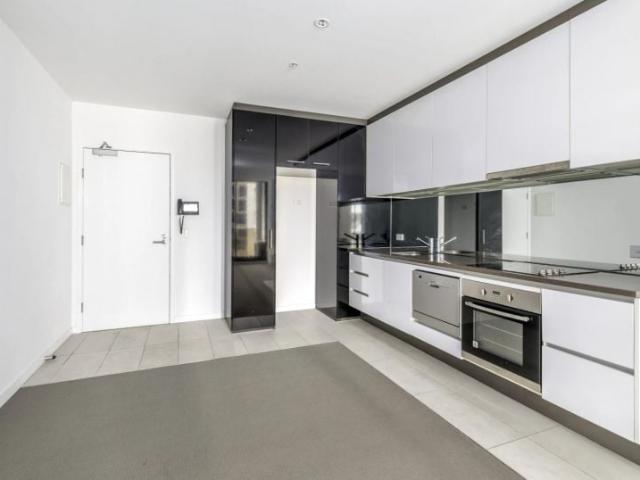 One bedroom apartment in Upper West Side building with amazing views