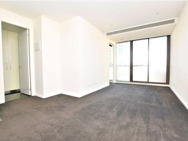 One Bedroom Apartment on 29th Floor!