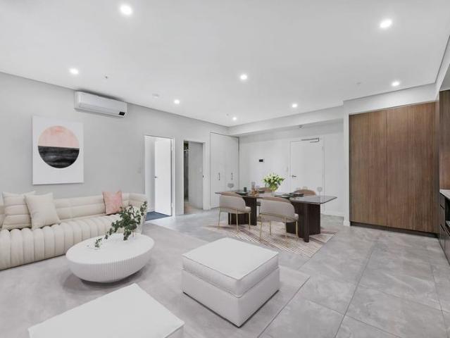 One Bedroom Apartment Only Minutes walk to station!