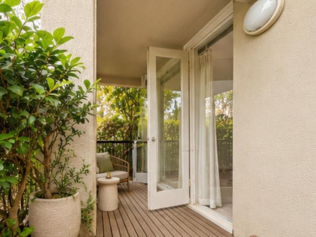 One Bedroom Apartment Opposite Fawkner Park