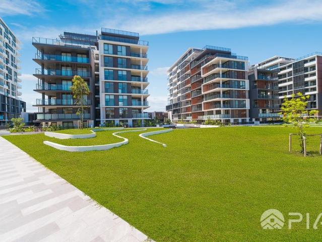 One bedroom apartment + large study for lease!