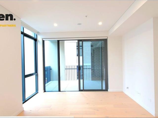 One Bedroom Apartment next to Metro